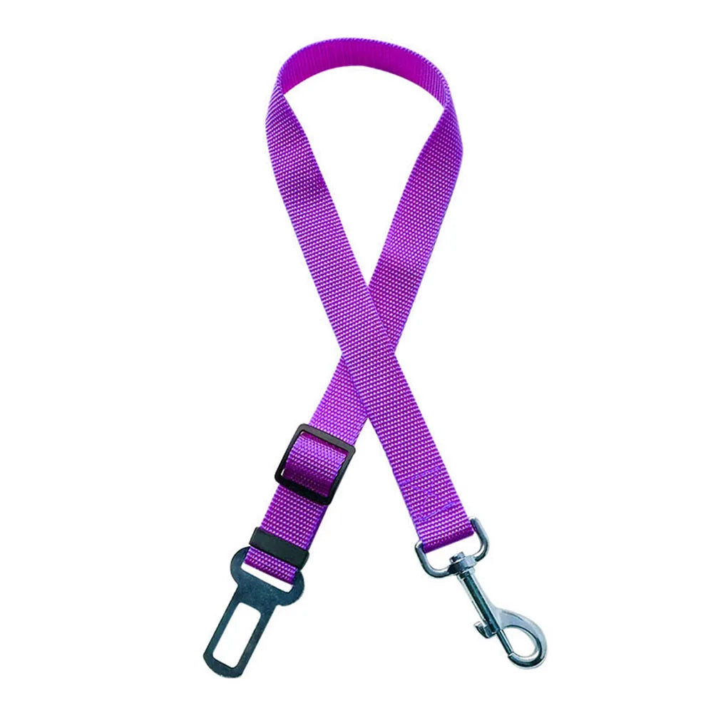 Arnés con cinturón de seguridad ajustable para perros: accesorio de nailon reflectante, acolchado y elástico para viajes en coche.