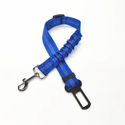 Arnés con cinturón de seguridad ajustable para perros: accesorio de nailon reflectante, acolchado y elástico para viajes en coche.