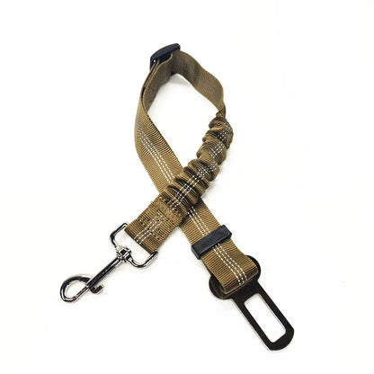 Arnés con cinturón de seguridad ajustable para perros: accesorio de nailon reflectante, acolchado y elástico para viajes en coche.