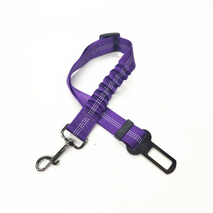 Arnés con cinturón de seguridad ajustable para perros: accesorio de nailon reflectante, acolchado y elástico para viajes en coche.