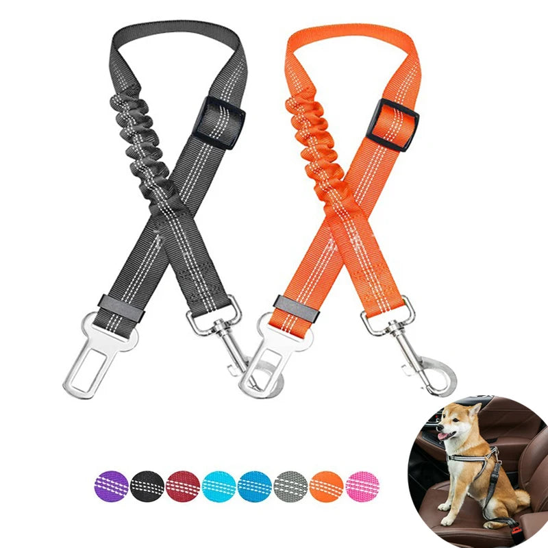 Arnés con cinturón de seguridad ajustable para perros: accesorio de nailon reflectante, acolchado y elástico para viajes en coche.