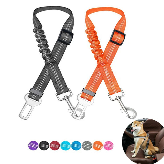 Arnés con cinturón de seguridad ajustable para perros: accesorio de nailon reflectante, acolchado y elástico para viajes en coche.