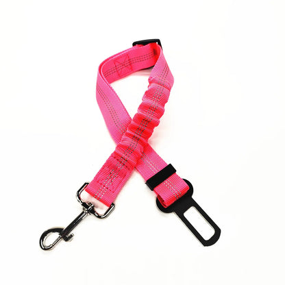 Arnés con cinturón de seguridad ajustable para perros: accesorio de nailon reflectante, acolchado y elástico para viajes en coche.