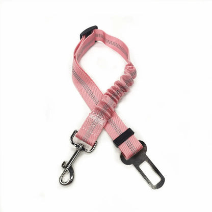 Arnés con cinturón de seguridad ajustable para perros: accesorio de nailon reflectante, acolchado y elástico para viajes en coche.