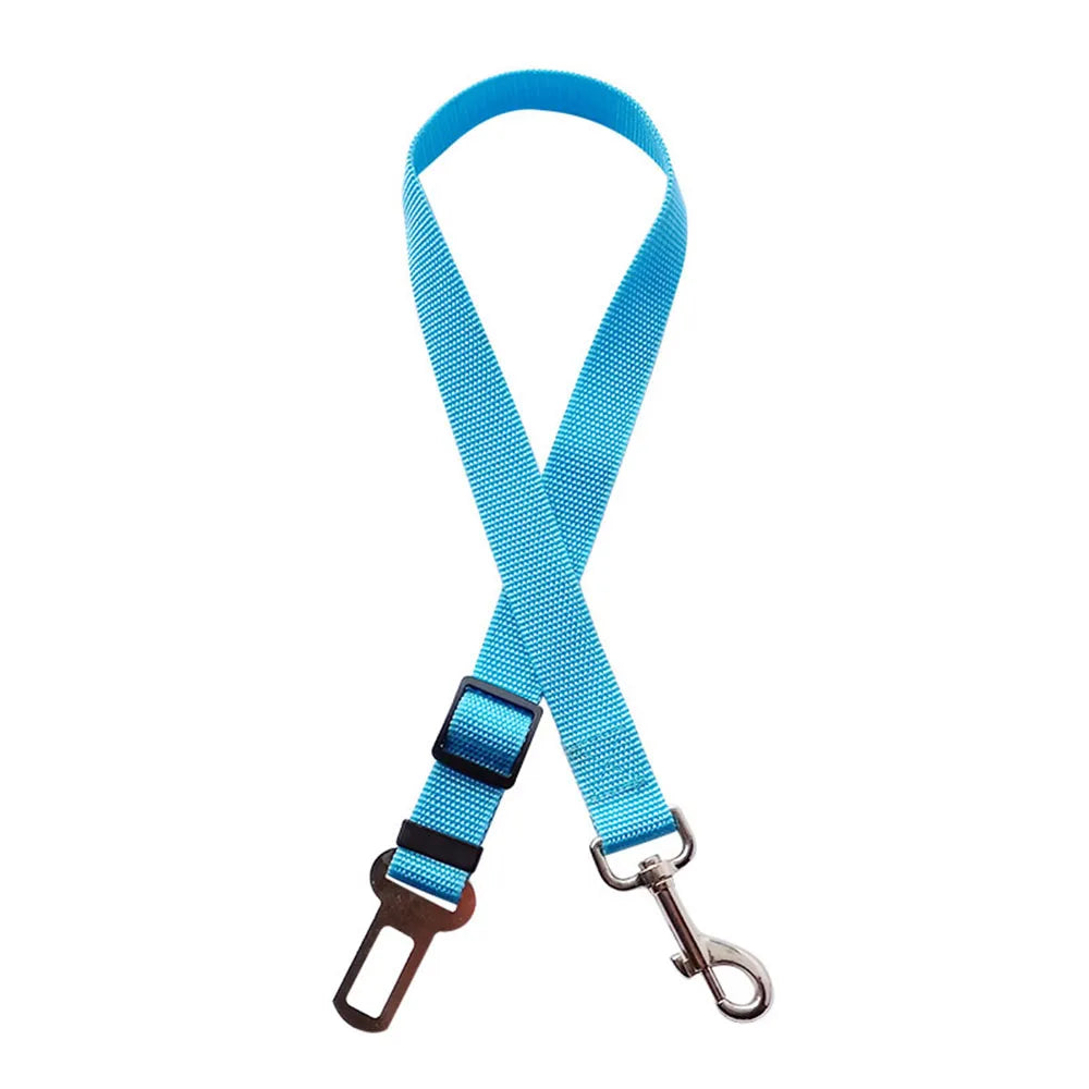Arnés con cinturón de seguridad ajustable para perros: accesorio de nailon reflectante, acolchado y elástico para viajes en coche.
